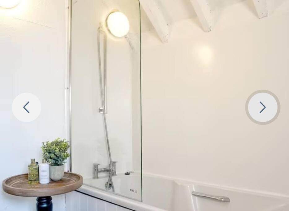 Inglenook Cottage, The Cotswolds Holiday home *