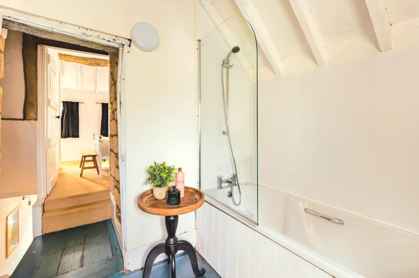 Inglenook Cottage, The Cotswolds *