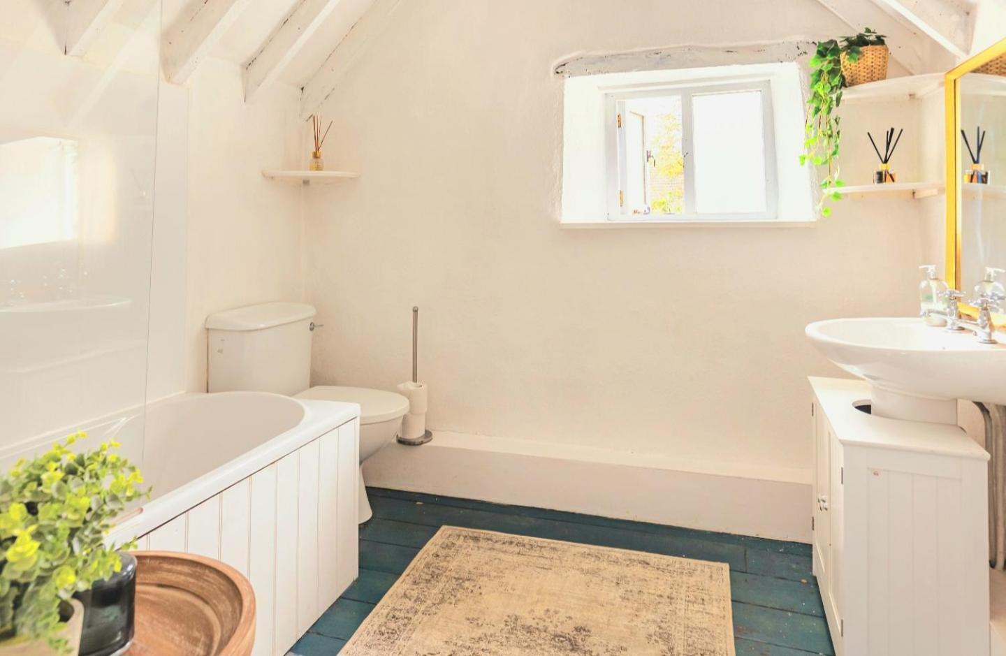 Inglenook Cottage, The Cotswolds *